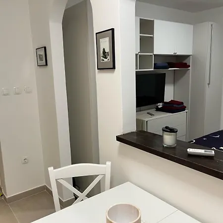 Apartment Angels - Anna *